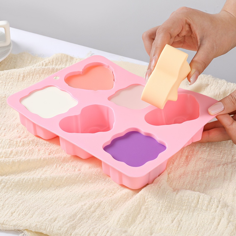 スクエアハート型シリコンモールド 6個取り リボンデザイン  - Candle Supplies Tins のレビューと価格